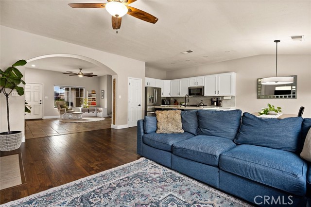 Detail Gallery Image 14 of 58 For 2642 Vineyard Cir, Paso Robles,  CA 93446 - 4 Beds | 2 Baths