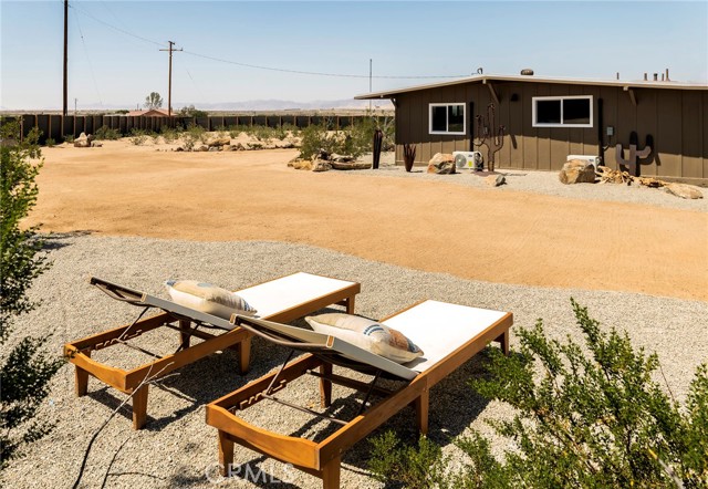 70315 Indian Trail, 29 Palms CA: https://media.crmls.org/medias/e28d1191-a5a3-4ce6-8b55-74e1d2aa5950.jpg