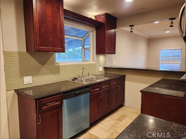 Detail Gallery Image 4 of 41 For 21057 Runnymede St, Canoga Park,  CA 91303 - 3 Beds | 2 Baths