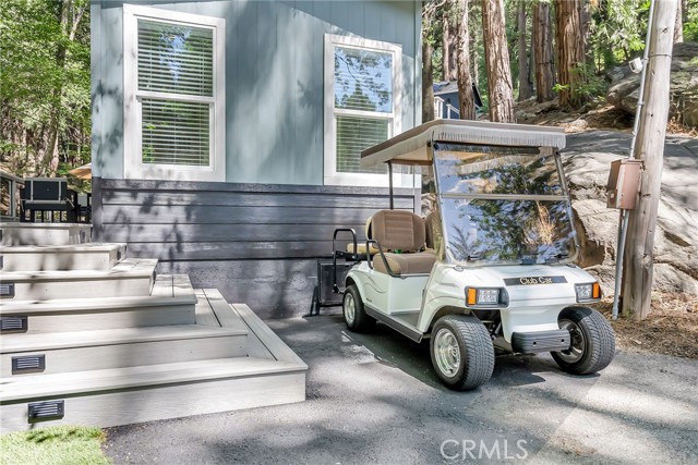 27500 HWY 189, Lake Arrowhead CA: https://media.crmls.org/medias/e28eefd3-7221-41bb-b3ca-6fa4d5ed3343.jpg