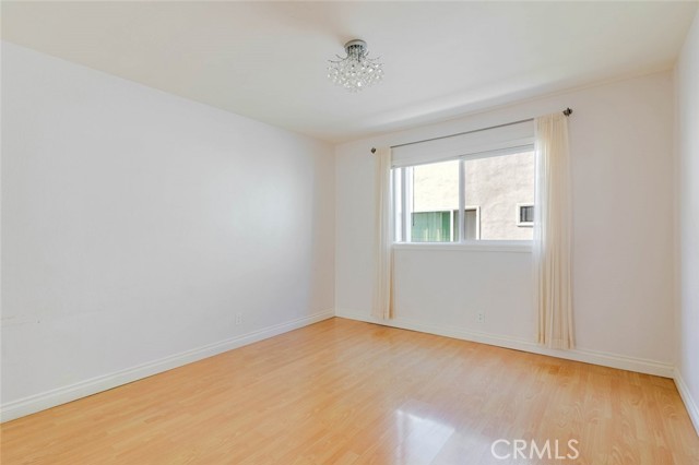 Detail Gallery Image 11 of 25 For 909 E Garfield #3,  Glendale,  CA 91205 - 2 Beds | 2 Baths