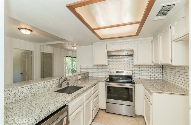 712 E Magill Avenue, Fresno CA: https://media.crmls.org/medias/e28fc790-b2dd-4496-a8d8-f7c8f0a9d0b8.jpg