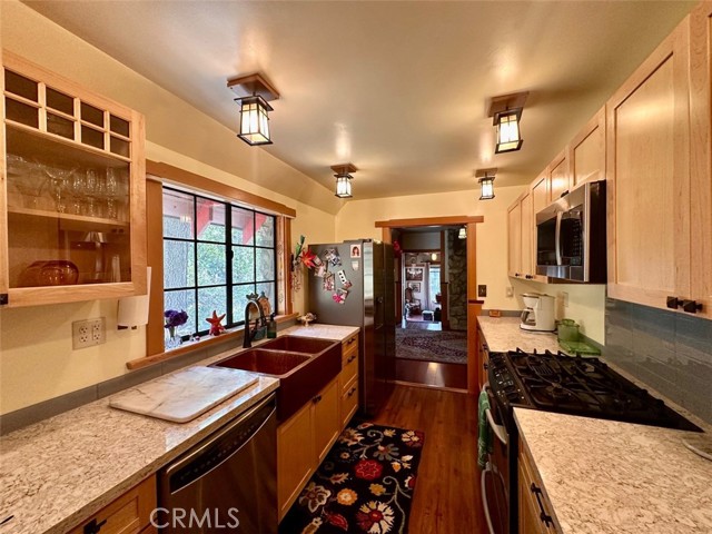 39722 Valley Of The Falls Drive, Forest Falls CA: https://media.crmls.org/medias/e2905cb3-dc8a-4d85-9f03-2914ee47a808.jpg