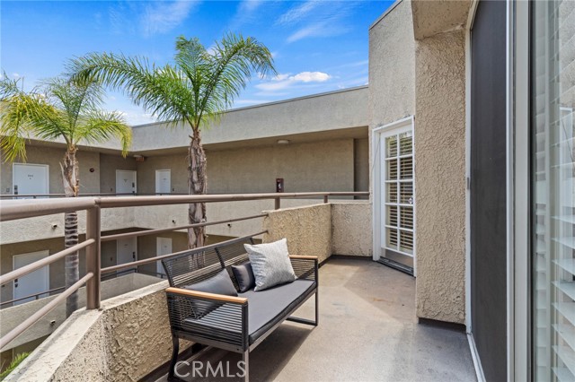 3561 Clarington Avenue, Los Angeles CA: https://media.crmls.org/medias/e2909617-a982-4bc8-ba04-19dee692ce77.jpg