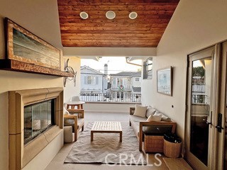 Detail Gallery Image 8 of 29 For 601 #1/2 Poinsettia, Corona Del Mar,  CA 92625 - 2 Beds | 2 Baths