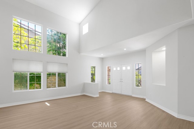 Detail Gallery Image 4 of 31 For 2029 Roadrunner Ave, Newbury Park,  CA 91320 - 4 Beds | 3 Baths