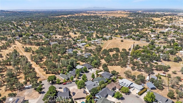 17 Pleasant Oak Lane, Oroville CA: https://media.crmls.org/medias/e29267fa-b964-4c20-be4d-ab66cb19d702.jpg
