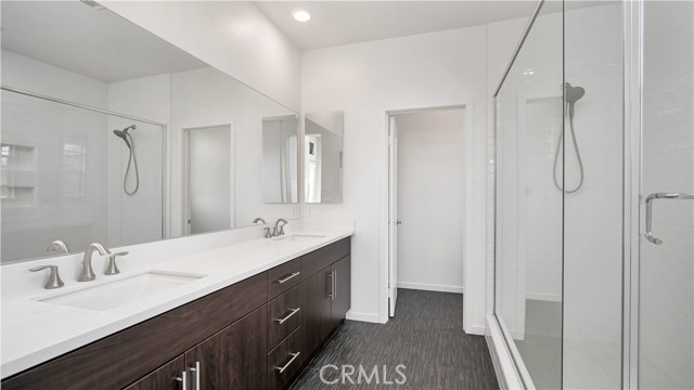 122 Fixie, Irvine CA: https://media.crmls.org/medias/e292c1ca-4c40-467b-bdc1-06fb0e45632a.jpg