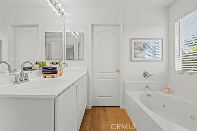 28238 Alton Way, Castaic CA: https://media.crmls.org/medias/e292d8cf-51e2-4e99-a112-04a17ef8f81e.jpg