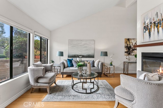 21 Morena, Irvine CA: https://media.crmls.org/medias/e29318dc-5187-4b66-b5b6-5aa043e99ef1.jpg