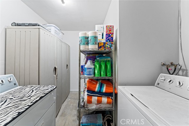 6316 E Woodsboro Avenue, Anaheim Hills CA: https://media.crmls.org/medias/e2950346-443a-4317-98e4-5f45558ab802.jpg
