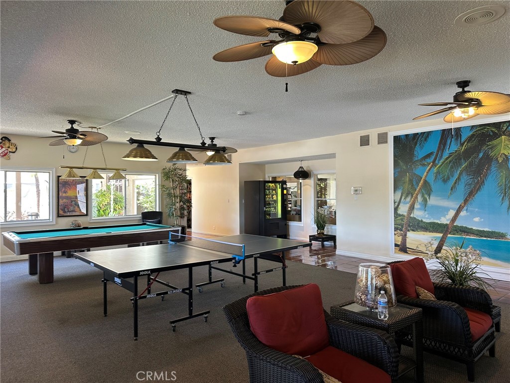 https://media.crmls.org/medias/e295cefb-894a-406a-971a-bb94ab16c4ce.jpg?preset=X-Large