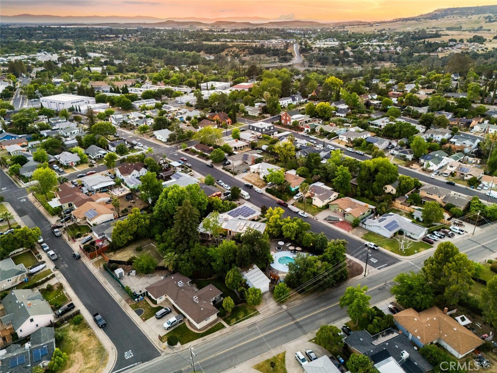 https://media.crmls.org/medias/e295f64f-8f7b-43bc-9093-13b429b41161.jpg?preset=X-Large