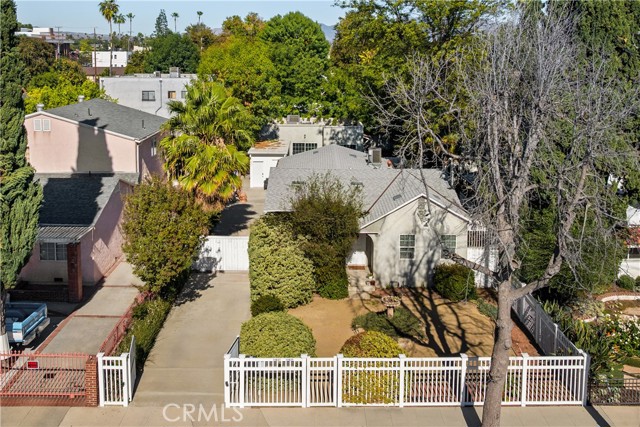 Detail Gallery Image 24 of 37 For 14835 Kittridge St, Van Nuys,  CA 91405 - 5 Beds | 3 Baths