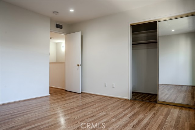 Detail Gallery Image 11 of 12 For 13112 Moorpark #2,  Sherman Oaks,  CA 91423 - 2 Beds | 2/1 Baths