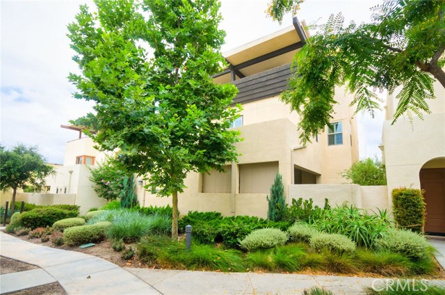 320 Magnet, Irvine CA: https://media.crmls.org/medias/e29778c6-e26f-4322-a4c2-1b21a9f68f73.jpg