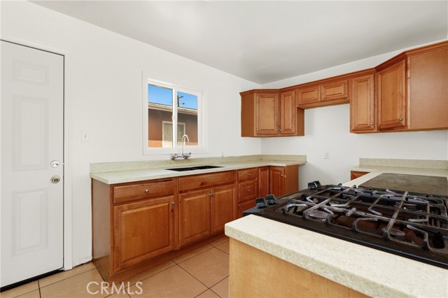 Detail Gallery Image 9 of 32 For 1405 S Broadway, Santa Ana,  CA 92707 - – Beds | – Baths