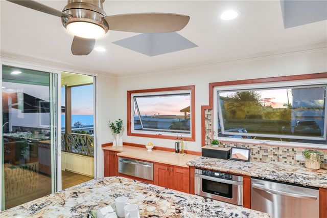 Detail Gallery Image 9 of 33 For 1080 Noria St, Laguna Beach,  CA 92651 - 3 Beds | 2 Baths