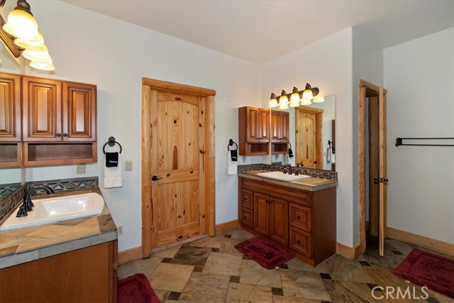 Detail Gallery Image 24 of 50 For 42324 Eagle Ridge, Big Bear Lake,  CA 92315 - 6 Beds | 4 Baths