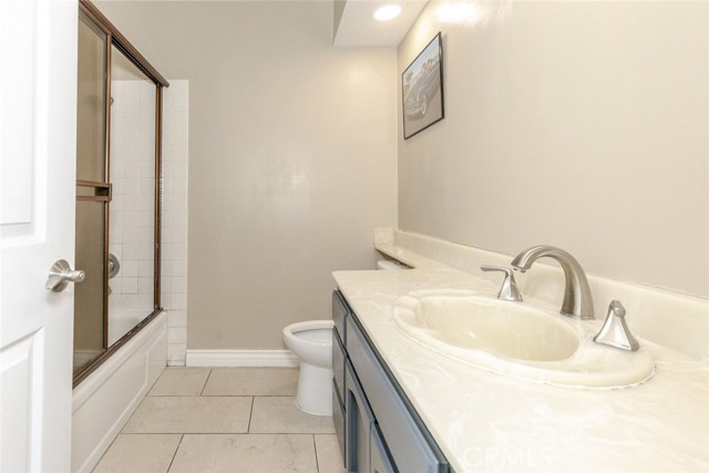 Detail Gallery Image 29 of 41 For 20737 Roscoe Bld #102,  Winnetka,  CA 91306 - 3 Beds | 3 Baths