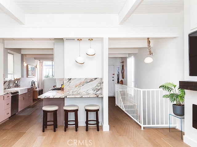 Detail Gallery Image 4 of 17 For 989 La Mirada, Laguna Beach,  CA 92651 - 3 Beds | 2 Baths