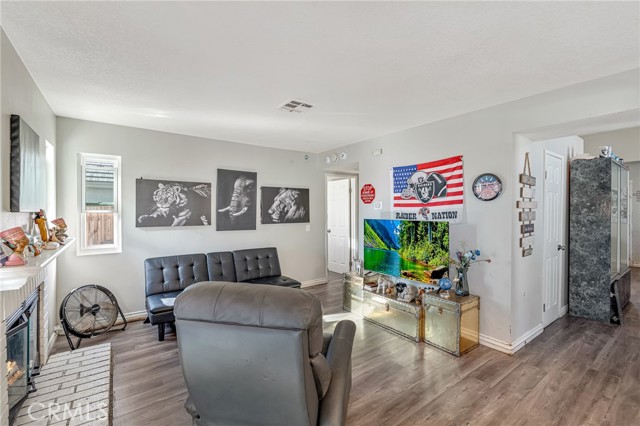 Detail Gallery Image 14 of 42 For 12269 Stonegate Cir, Victorville,  CA 92392 - 3 Beds | 2/1 Baths