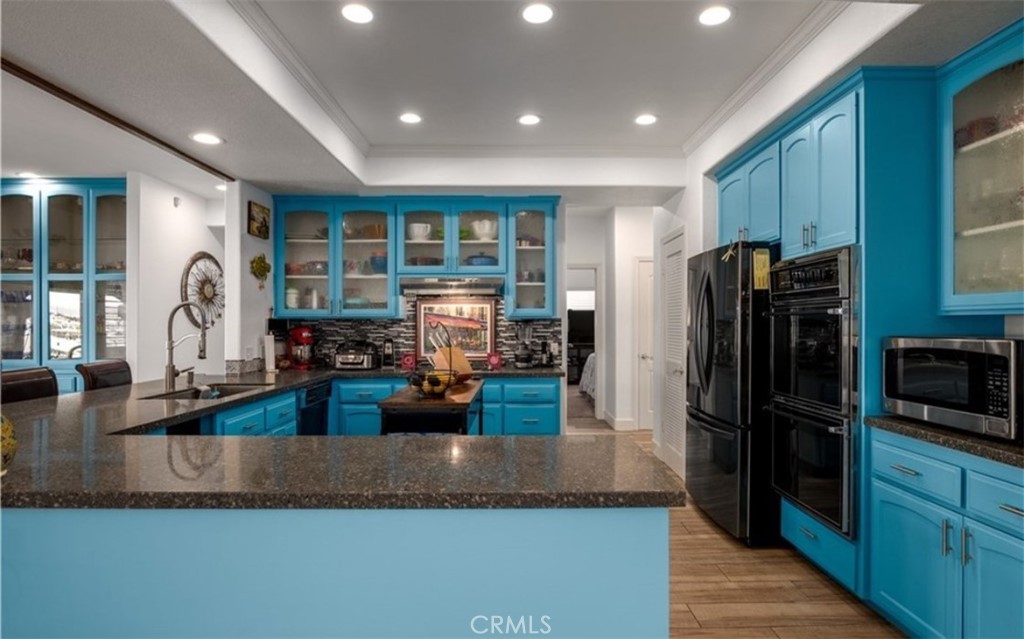 https://media.crmls.org/medias/e29b0596-b4b6-4299-ae70-069eda78d9e6.jpg?preset=X-Large