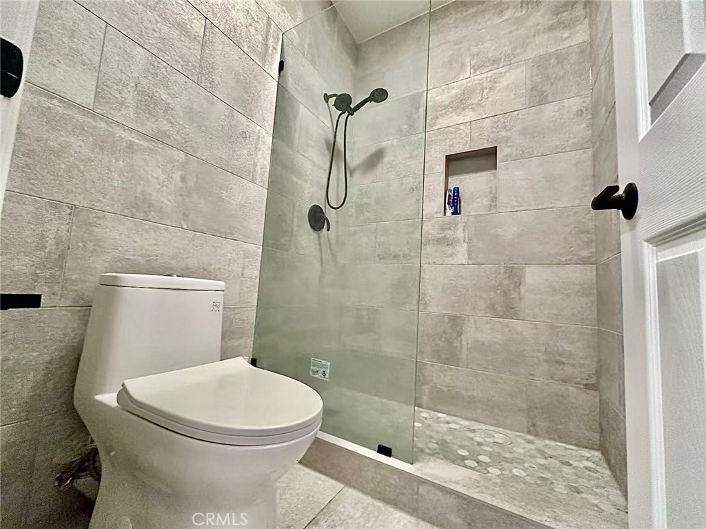 https://media.crmls.org/medias/e29c1bf6-352e-410e-8933-96936dba0185.jpg?preset=X-Large