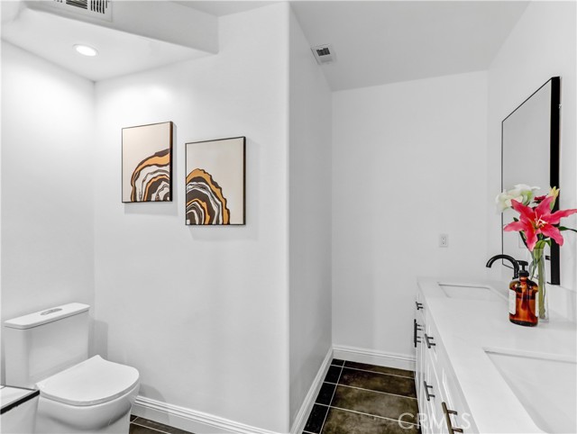 Detail Gallery Image 18 of 34 For 1333 S Beverly Glen Bld #402,  Los Angeles,  CA 90024 - 5 Beds | 5/1 Baths