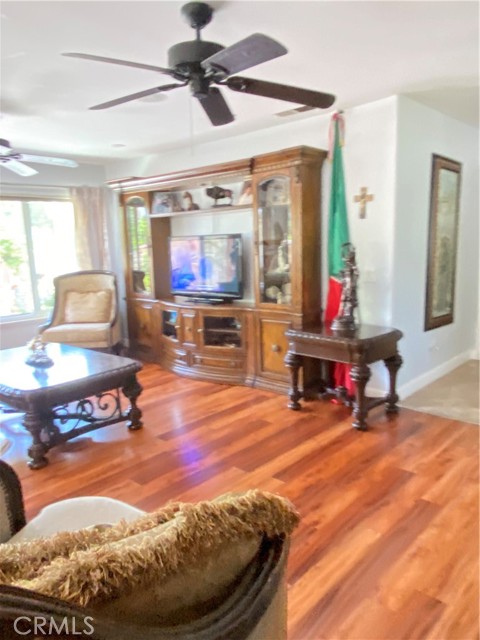 9849 Canada Way, Riverside CA: https://media.crmls.org/medias/e29c5871-54cf-4ac4-84ae-8c0d2f8070d4.jpg