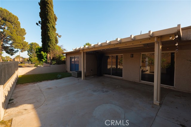 5760 Falling Leaf Lane, Jurupa Valley CA: https://media.crmls.org/medias/e29ce6b3-99c0-44a1-8e46-300e2f8aa566.jpg