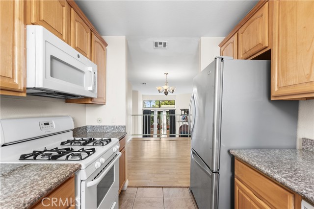 Detail Gallery Image 17 of 52 For 21054 Parthenia #11,  Canoga Park,  CA 91304 - 3 Beds | 3 Baths