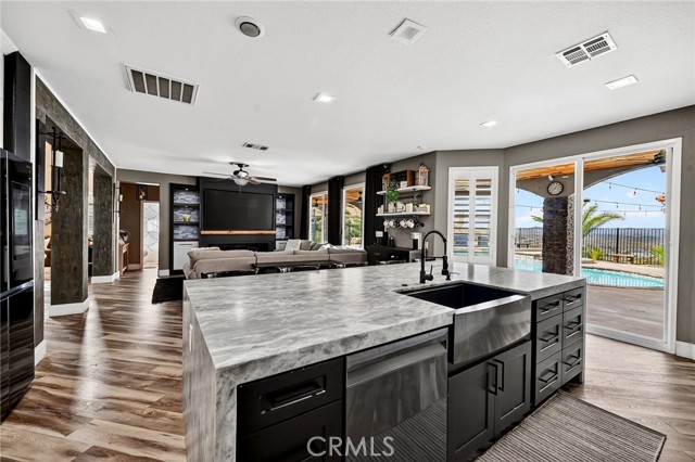 Detail Gallery Image 13 of 57 For 31860 Willow Wood Ct, Lake Elsinore,  CA 92532 - 4 Beds | 3 Baths