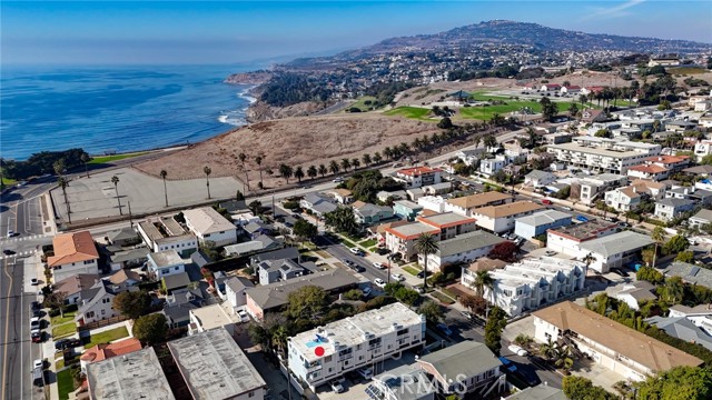 Detail Gallery Image 3 of 74 For 669 W 40th St #4,  San Pedro,  CA 90731 - 3 Beds | 2/1 Baths