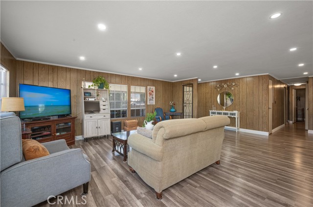 19817 Grand Avenue, Lake Elsinore CA: https://media.crmls.org/medias/e29e6113-523e-40ce-a742-457ebc8c7dd1.jpg