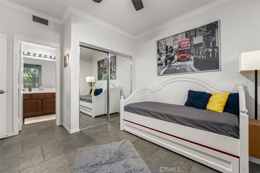 MLS #OC25135462 image #5