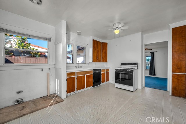 Detail Gallery Image 6 of 20 For 1939 South Alma Street, San Pedro,  CA 90731 - – Beds | – Baths