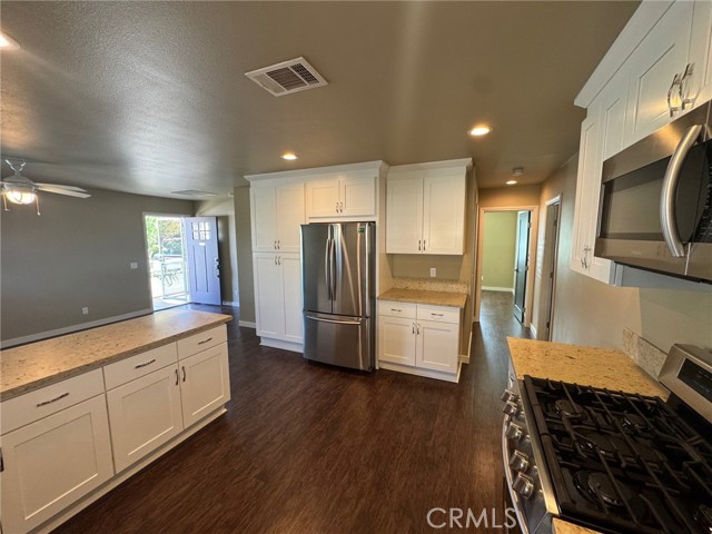 Detail Gallery Image 8 of 24 For 23843 Hayes Ave Adu,  Murrieta,  CA 92562 - 3 Beds | 2 Baths
