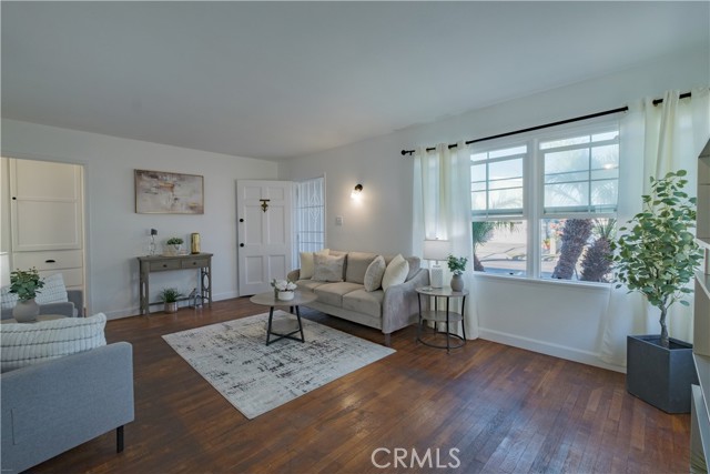 4829 Walnut Ave, Long Beach CA: https://media.crmls.org/medias/e2a008fc-030c-47e7-b48b-18f05912897c.jpg
