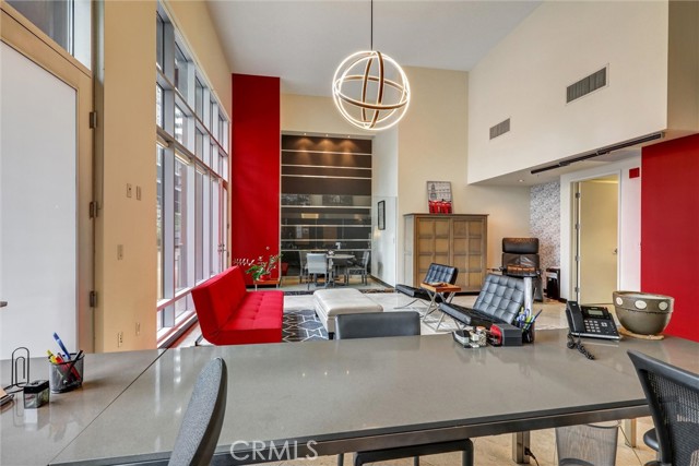 350 W Ash Street, San Diego CA: https://media.crmls.org/medias/e2a04e59-7be9-4cf2-b67b-8c2f520beba7.jpg