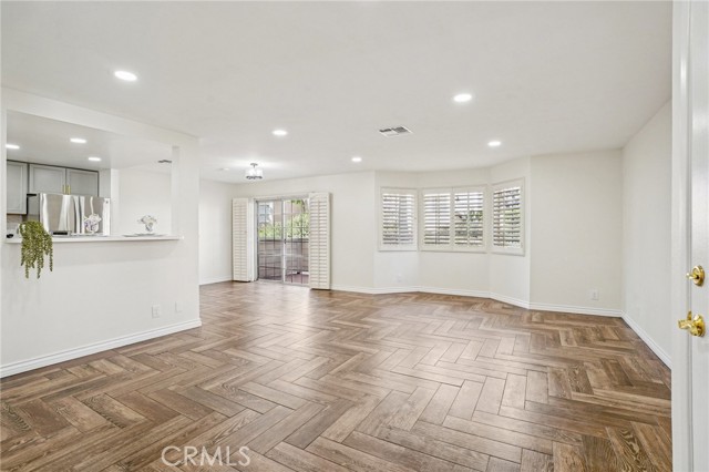 Detail Gallery Image 6 of 45 For 11300 Foothill Blvd #97,  Sylmar,  CA 91342 - 3 Beds | 2/1 Baths