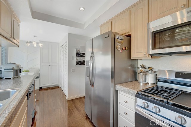 Detail Gallery Image 13 of 53 For 18795 Club Ln, Huntington Beach,  CA 92648 - 3 Beds | 2/1 Baths