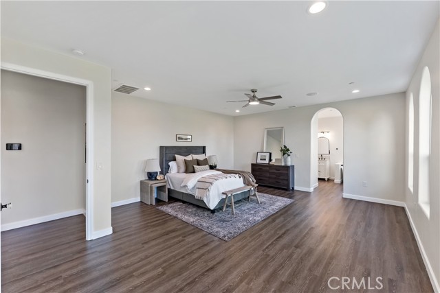 Detail Gallery Image 15 of 34 For 286 N Locan Ave, Fresno,  CA 93737 - 5 Beds | 4/1 Baths