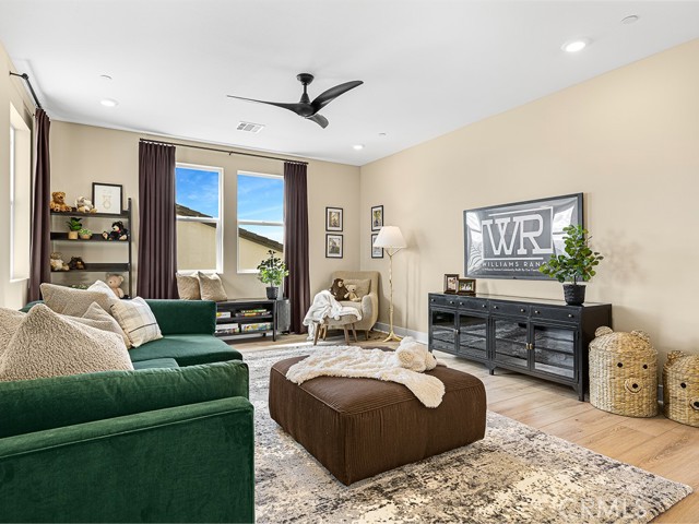 Detail Gallery Image 33 of 45 For 30110 Crestline Court, Castaic,  CA 91384 - 4 Beds | 3/1 Baths