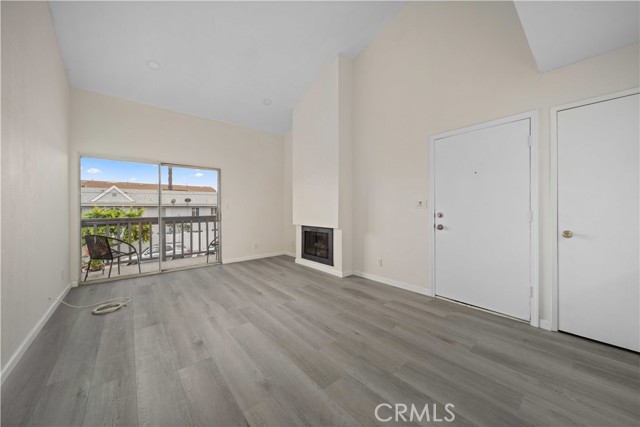 Detail Gallery Image 2 of 23 For 9714 Sepulveda Bld #202,  North Hills,  CA 91343 - 2 Beds | 2 Baths