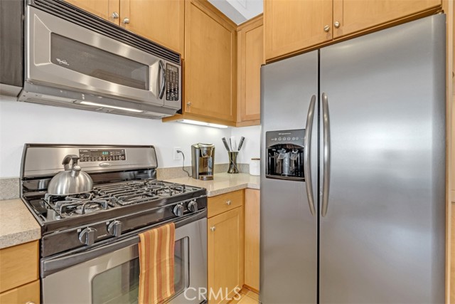 Detail Gallery Image 7 of 37 For 201 E Angeleno Ave #326,  Burbank,  CA 91502 - 2 Beds | 1 Baths