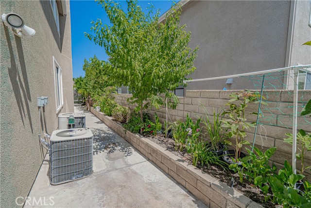 25910 Tennyson Lane, Stevenson Ranch CA: https://media.crmls.org/medias/e2a4a45d-6ffd-4010-9162-c7ba3db71e6e.jpg