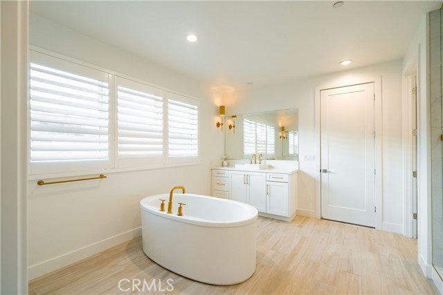 20043 Mersey Lane, Porter Ranch CA: https://media.crmls.org/medias/e2a4cc14-ee04-4d96-9714-8aaefb78289e.jpg