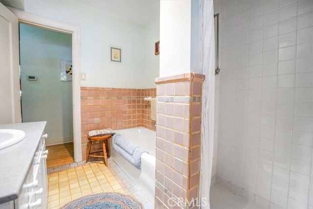 2270 E Orange Grove Boulevard, Pasadena CA: https://media.crmls.org/medias/e2a4dfd8-eeb3-42ad-baf2-670f5fc4f07e.jpg