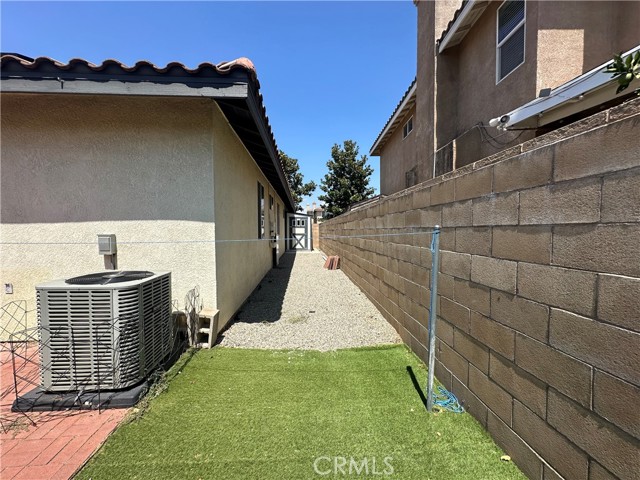 Detail Gallery Image 6 of 23 For 16453 Freesia Ct, Fontana,  CA 92336 - 4 Beds | 3 Baths
